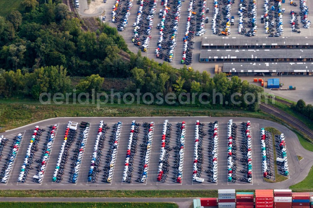Wörth am Rhein from the bird's eye view: Building and production halls on the premises of Daimler Truck AG - Mercedes-Benz in the district Automobilwerk Woerth in Woerth am Rhein in the state Rhineland-Palatinate, Germany