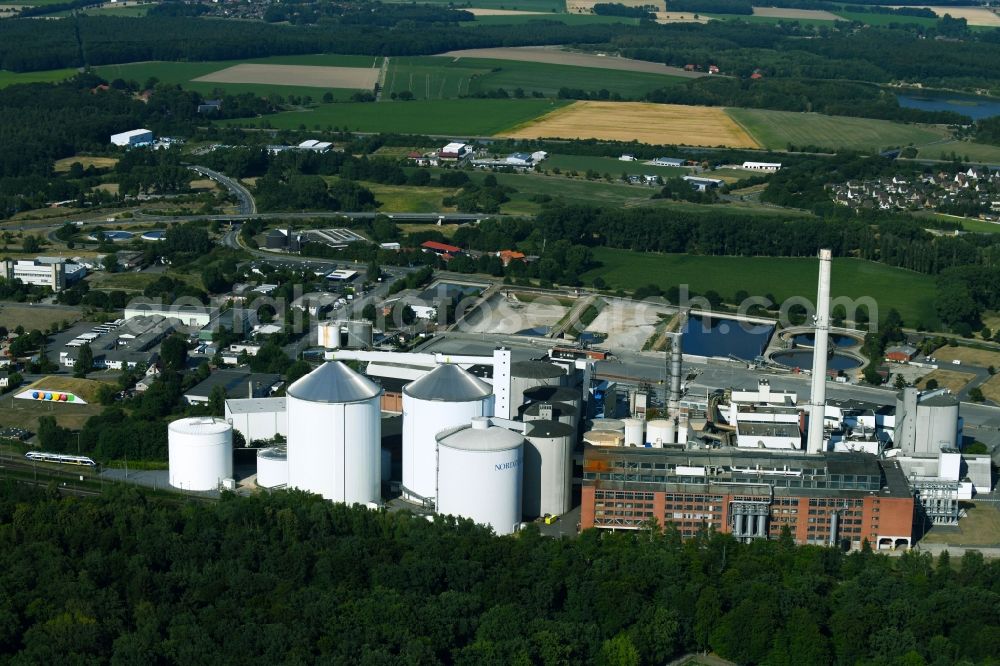 Uelzen from the bird's eye view: Building and production halls on the premises of of Nordzucker AG in Uelzen in the state Lower Saxony, Germany
