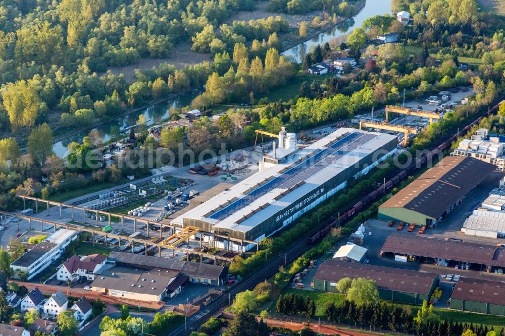 Stockstadt am Rhein from above - Building and production halls on the premises of Spannbetonwerke Finger Stockstadt GmbH & Co. KG in Stockstadt am Rhein in the state Hesse, Germany