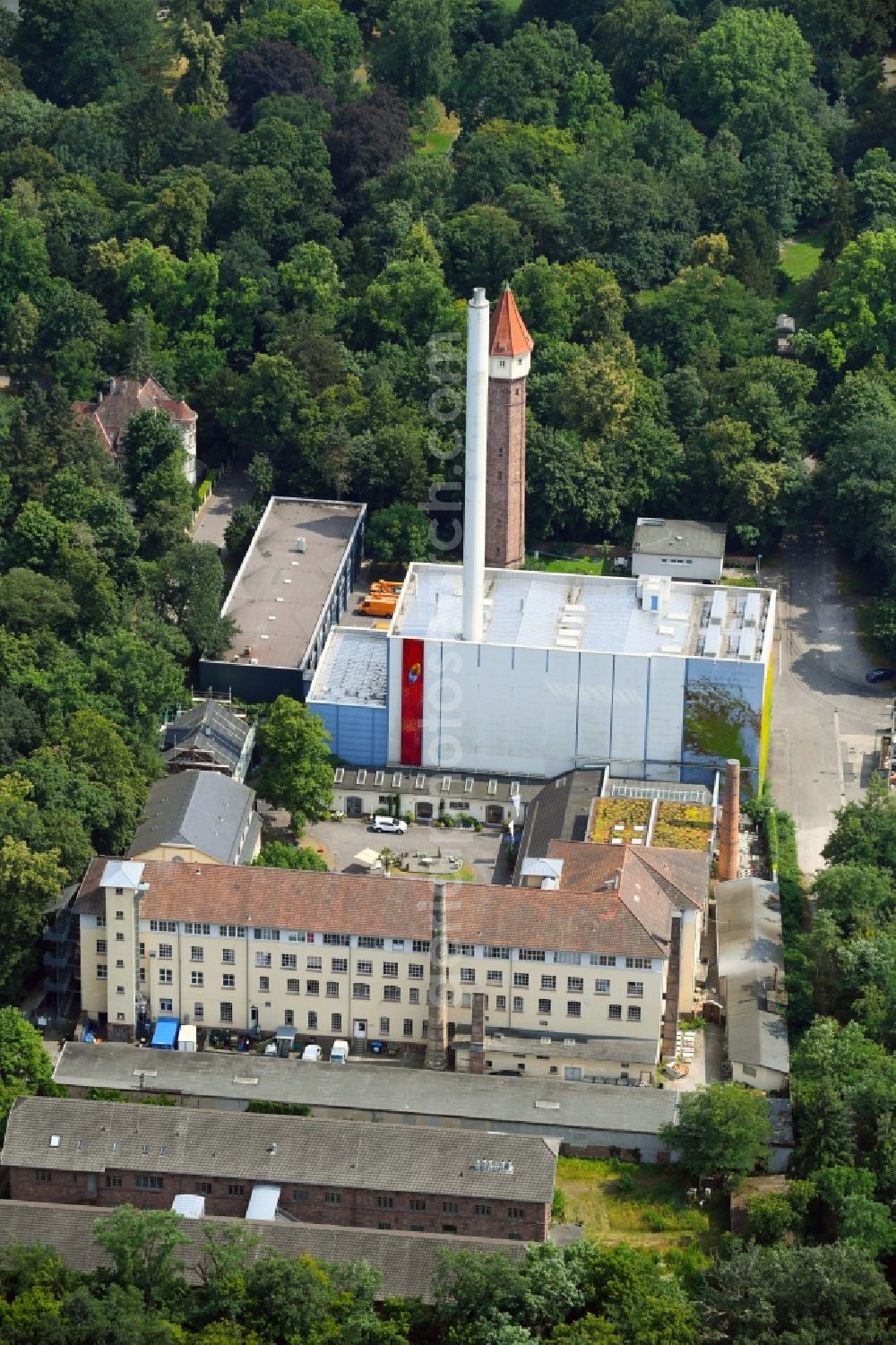Karlsruhe from above - Building and production halls on the premises of of Staatlichen Majolika Keramik Manufaktur in Karlsruhe in the state Baden-Wurttemberg, Germany