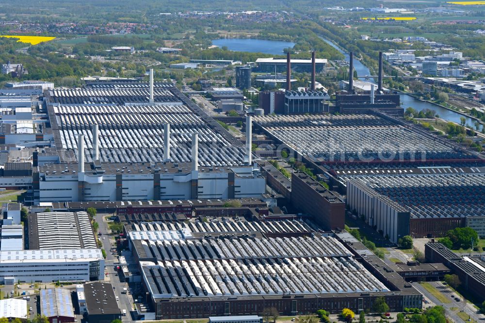 Aerial image Wolfsburg - Production halls on the premises of of VW VOLKSWAGEN AG in Wolfsburg in the state Lower Saxony, Germany