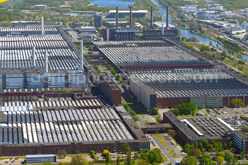 Aerial photograph Wolfsburg - Production halls on the premises of of VW VOLKSWAGEN AG in Wolfsburg in the state Lower Saxony, Germany