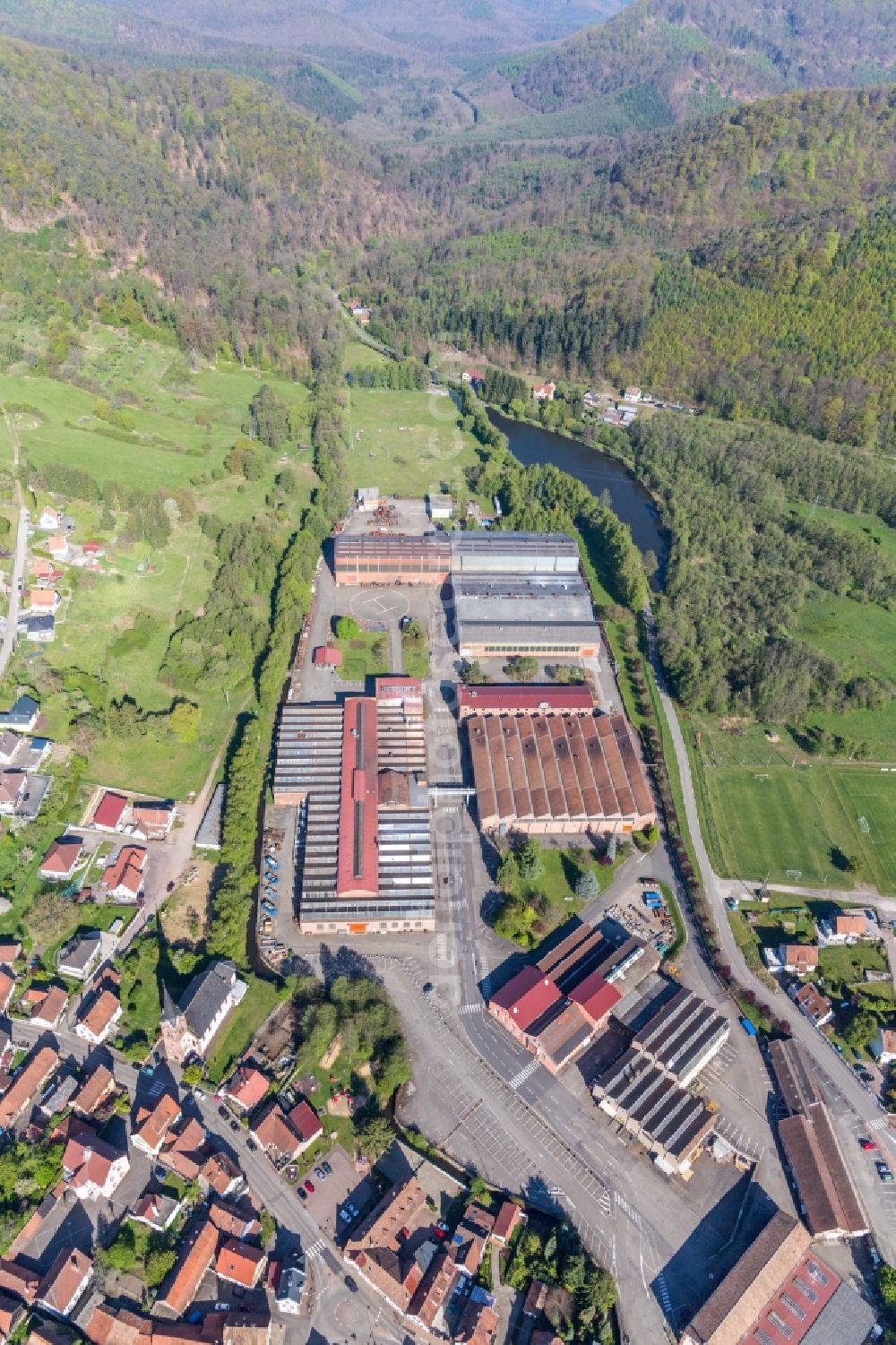 Aerial image Zinswiller - Building and production halls on the premises of De Dietrich Process Systems in Zinswiller in Grand Est, France