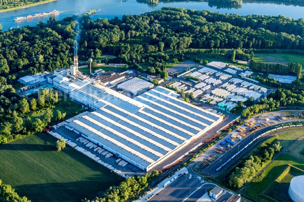 Speyer from above - Building and production halls on the premises of the chemical manufacturers Saint-Gobain Isover G+H AG in Speyer in the state Rhineland-Palatinate, Germany