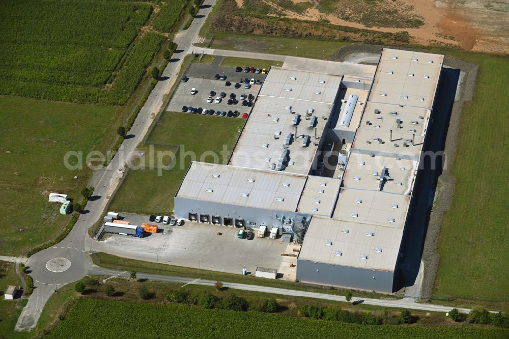Aerial photograph Grabfeld - Buildings and production halls on the factory premises of the offset printing of Inline Rollenoffset Ploch & Strube GmbH Im Oberen Weidig in the district Queienfeld in Grabfeld in the state Thuringia, Germany
