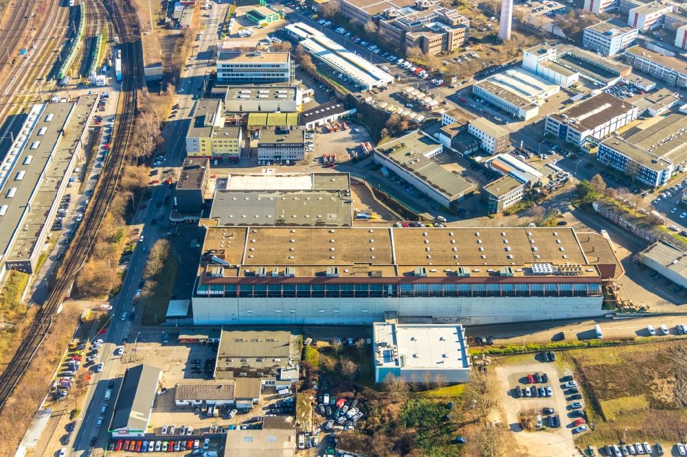 Aerial photograph Essen - Buildings and production halls on the factory premises of the offset printing Druckzentrum Essen GmbH on Schederhofstrasse in the district Holsterhausen in Essen in the state North Rhine-Westphalia, Germany