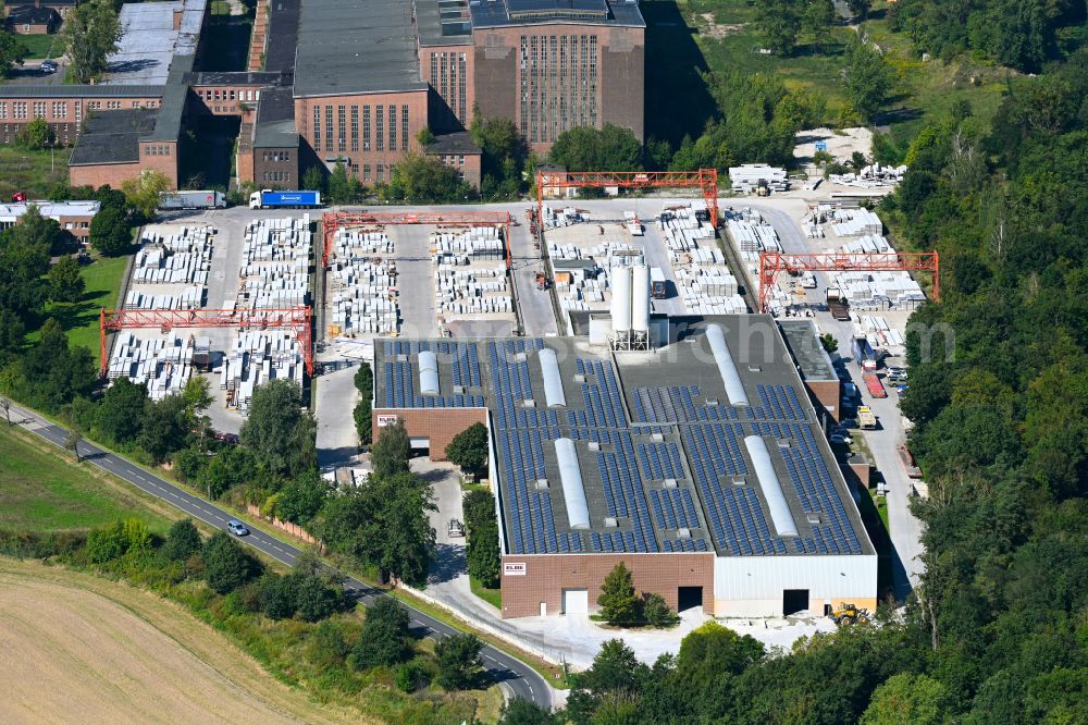 Aerial image Vockerode - Building and production halls on the premises ELBE delcon Spannbetondecken Vertriebs GmbH on street Griesener Strasse in Vockerode in the state Saxony-Anhalt, Germany