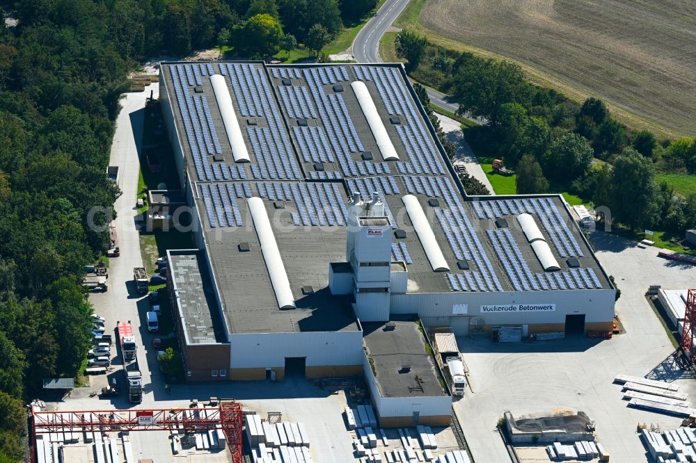 Aerial image Vockerode - Building and production halls on the premises ELBE delcon Spannbetondecken Vertriebs GmbH on street Griesener Strasse in Vockerode in the state Saxony-Anhalt, Germany