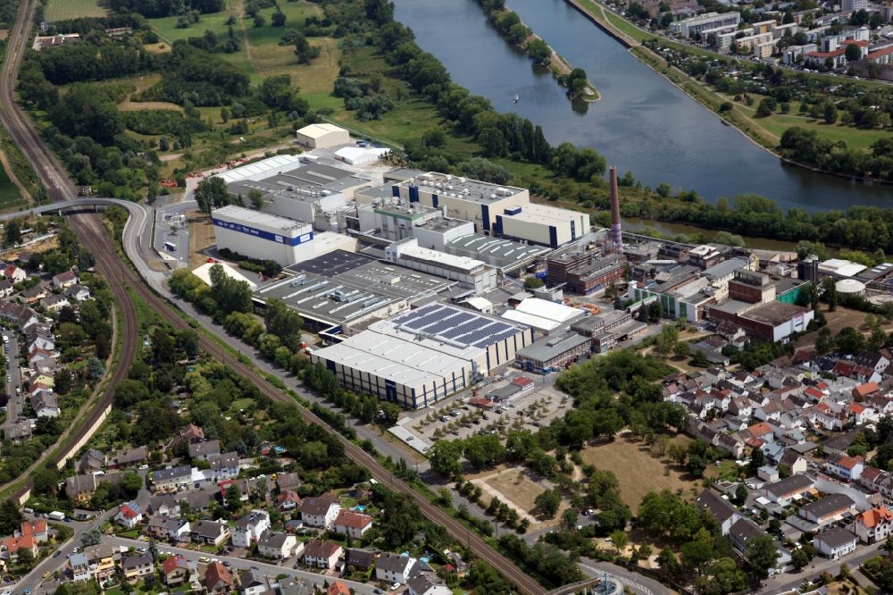 Mainz-Kostheim from the bird's eye view: Building and production halls on the premises of Essity Operations Mainz-Kostheim GmbH in Mainz-Kostheim in the state Hesse, Germany