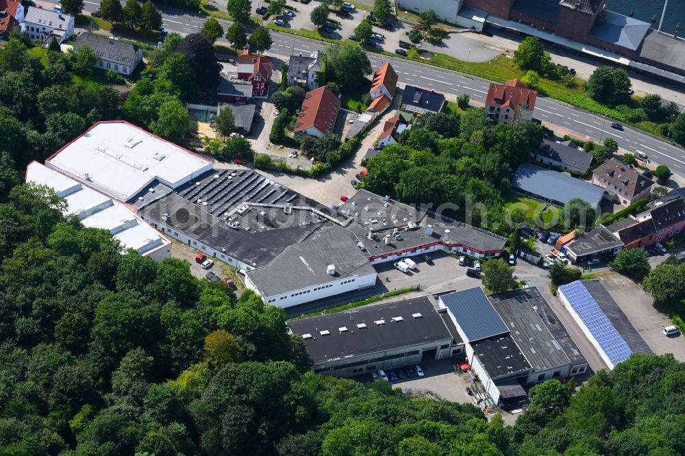 Aerial photograph Flensburg - Building and production halls on the premises of FDF Flensburger Dragee-Fabrik GmbH & Co. KG on Harnishof in Flensburg in the state Schleswig-Holstein, Germany