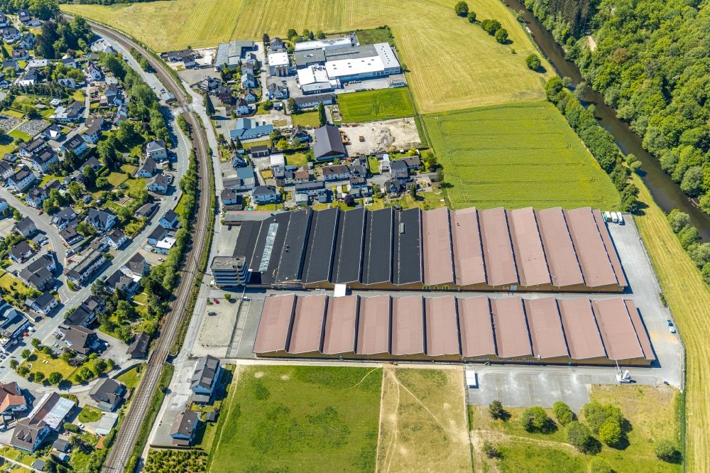 Lenhausen from the bird's eye view: Building and production halls on the premises Feinblech Systeme on Blumenstrasse in Lenhausen in the state North Rhine-Westphalia, Germany