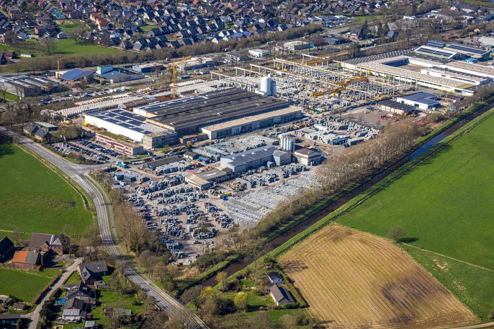 Hamminkeln from the bird's eye view: Building and production halls on the premises of Firmengruppe Max Boegl on street Industriestrasse in Hamminkeln in the state North Rhine-Westphalia, Germany