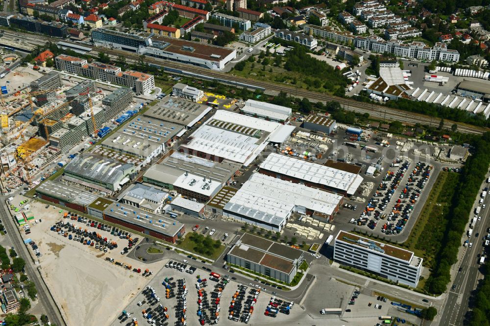 Aerial image München - Building and production halls on the premises of Franz Xaver Meiller Fahrzeug- and Maschinenfabrik - GmbH & Co KG on Ambossstrasse on street Ambossstrasse in the district Moosach in Munich in the state Bavaria, Germany