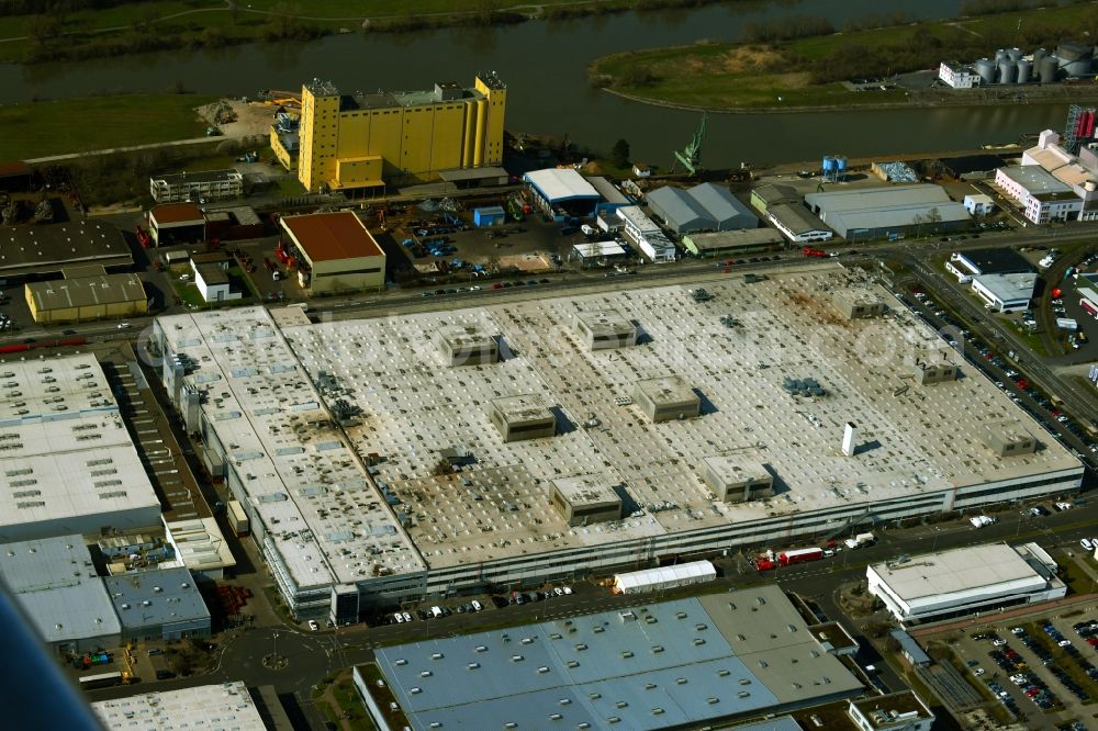 Aerial photograph Schweinfurt - Building and production halls on the premises of ZF Friedrichshafen factory Sued on Roentgenstrasse in Schweinfurt in the state Bavaria, Germany