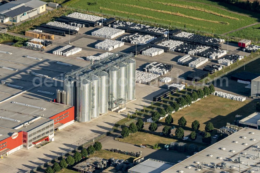 Aerial photograph Herbolzheim - Building and production halls on the premises of Graf Kunststoffe in Herbolzheim in the state Baden-Wurttemberg, Germany