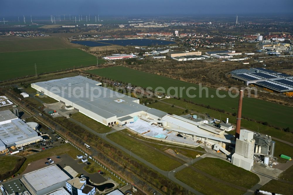 Aerial image Bitterfeld-Wolfen - Building and production halls on the premises of Guardian Flachglas GmbH on Guardianstrasse in Thalheim in the state Saxony-Anhalt, Germany