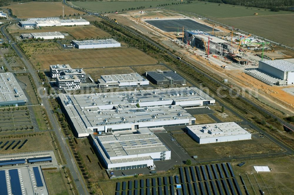 Bitterfeld-Wolfen from above - Building and production halls on the premises of Hanwha Q CELLS GmbH on Sonnenallee in the district Thalheim in Bitterfeld-Wolfen in the state Saxony-Anhalt, Germany