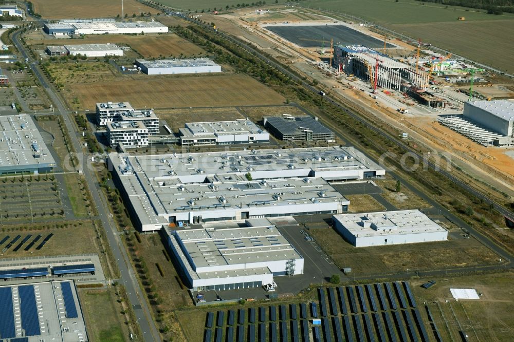 Bitterfeld-Wolfen from the bird's eye view: Building and production halls on the premises of Hanwha Q CELLS GmbH on Sonnenallee in the district Thalheim in Bitterfeld-Wolfen in the state Saxony-Anhalt, Germany