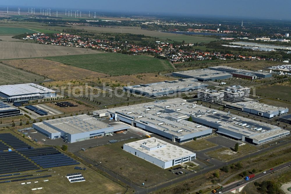 Aerial photograph Bitterfeld-Wolfen - Building and production halls on the premises of Hanwha Q CELLS GmbH on Sonnenallee in the district Thalheim in Bitterfeld-Wolfen in the state Saxony-Anhalt, Germany