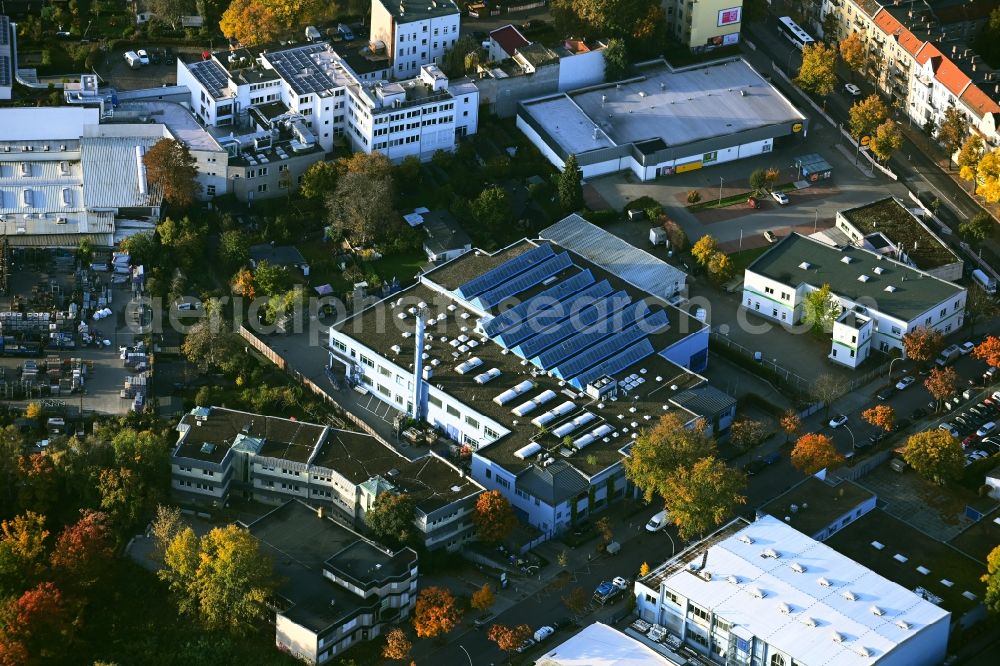Aerial photograph Berlin - Building and production halls on the premises of Heinz Krumme GmbH & Co. KG on Kuehnemannstrasse in the district Schoenholz in Berlin, Germany