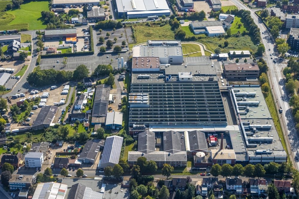 Aerial image Hamm - Building and production halls on the premises of HELLA GmbH & Co. KGaA on Roemerstrasse in Hamm at Ruhrgebiet in the state North Rhine-Westphalia, Germany