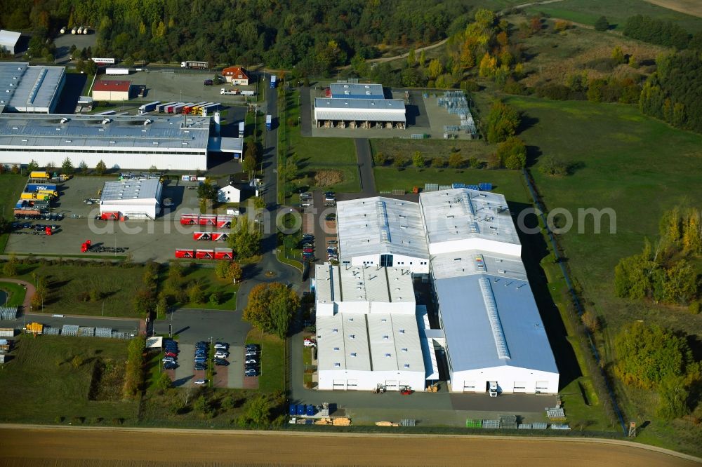 Burg from the bird's eye view: Building and production halls on the premises of High Tech Color Eloxal- and Pulverbeschichtungswerk GmbH on Erlenweg in the district Guetter in Burg in the state Saxony-Anhalt, Germany