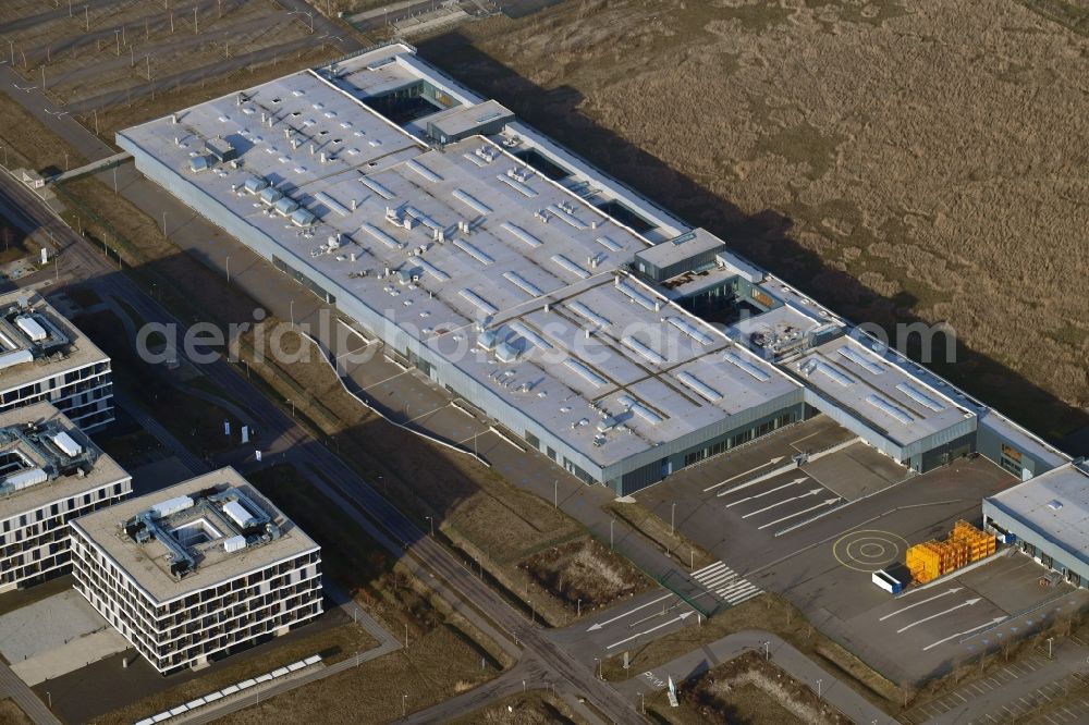 Aerial photograph Bitterfeld-Wolfen - Building and production halls on the premises of HKR Seuffer Automotive GmbH & Co. KG on Sonnenallee in the district Thalheim in Bitterfeld-Wolfen in the state Saxony-Anhalt, Germany