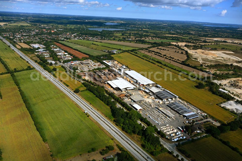 Aerial image Bornhöved - Building and production halls on the premises Holz Ruser GmbH & Co. KG on street Kleine Heide in Bornhoeved in the state Schleswig-Holstein, Germany