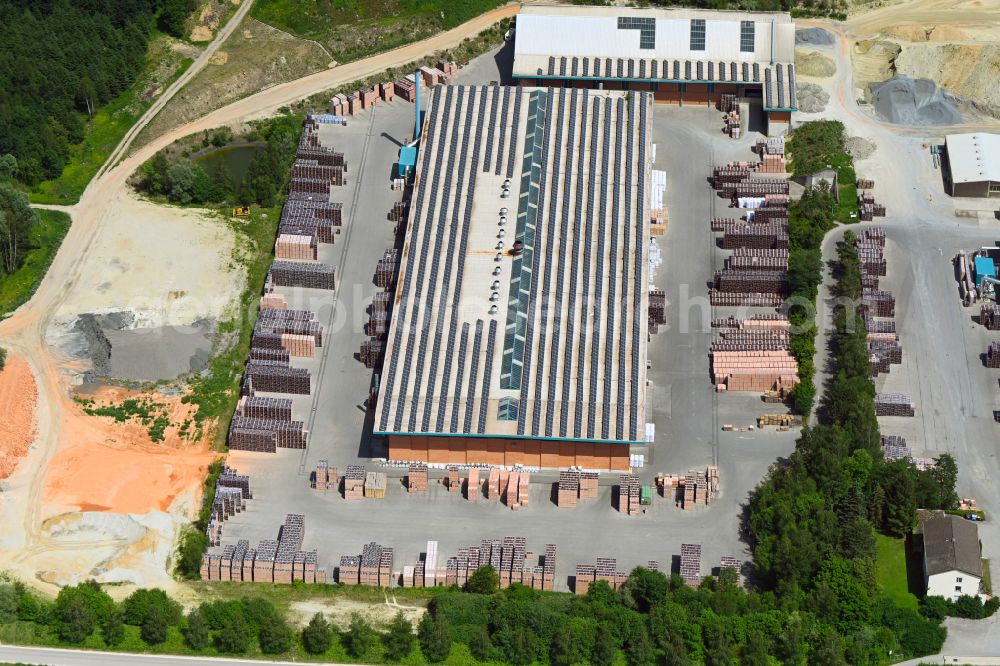 Aerial image Dachau - Building and production halls on the premises of Hoerl & Hartmann Ziegeltechnik GmbH & Co. KG in the district Webling in Dachau in the state Bavaria, Germany