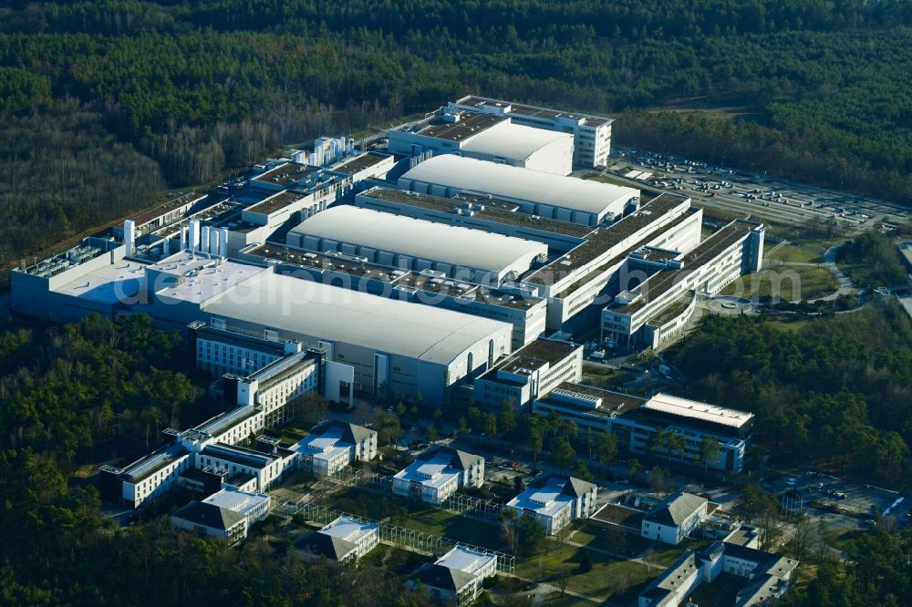 Dresden from the bird's eye view: Building and production halls on the premises of Infineon Technologies Dresden GmbH in the district Klotzsche in Dresden in the state Saxony, Germany