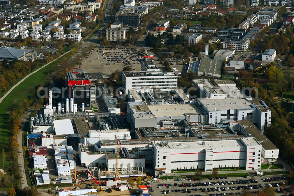 Aerial photograph Regensburg - Building and production halls on the premises of Infineon Technologies AG on street Wernerwerkstrasse in Regensburg in the state Bavaria, Germany
