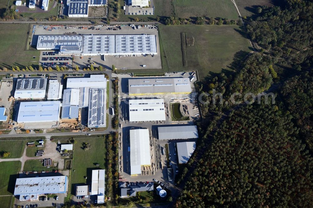 Aerial photograph Burg - Building and production halls on the premises of Ing.-Holzbau Schnoor GmbH & Co. KG on Tuchmacherweg in Burg in the state Saxony-Anhalt, Germany
