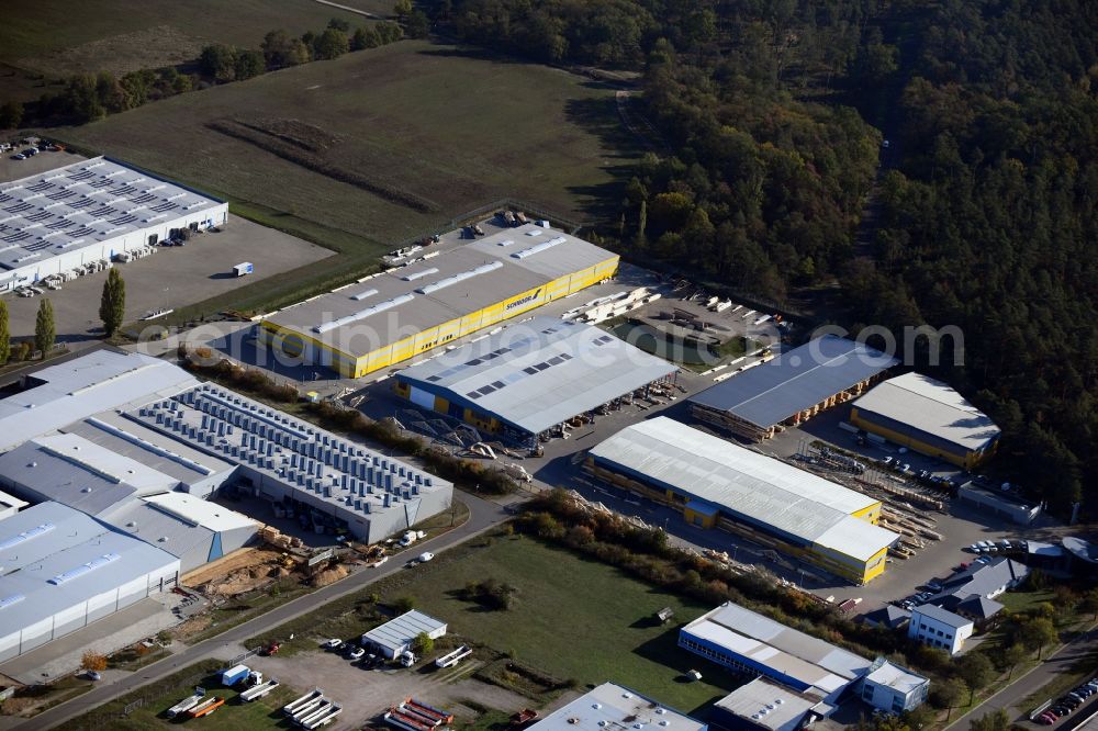 Aerial photograph Burg - Building and production halls on the premises of Ing.-Holzbau Schnoor GmbH & Co. KG on Tuchmacherweg in Burg in the state Saxony-Anhalt, Germany