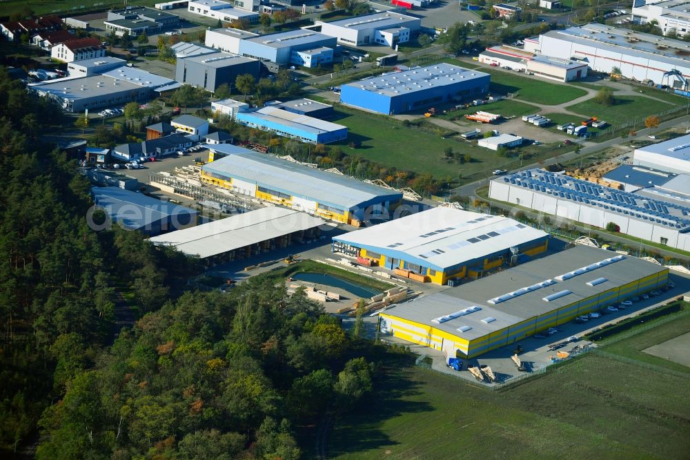Aerial image Burg - Building and production halls on the premises of Ing.-Holzbau Schnoor GmbH & Co. KG on Tuchmacherweg in Burg in the state Saxony-Anhalt, Germany