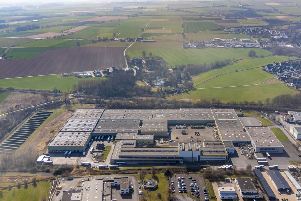 Werl from the bird's eye view: building and production halls on the premises of KETTLER Holding GmbH Zur Mersch in the district Westoennen in Werl at Ruhrgebiet in the state North Rhine-Westphalia, Germany
