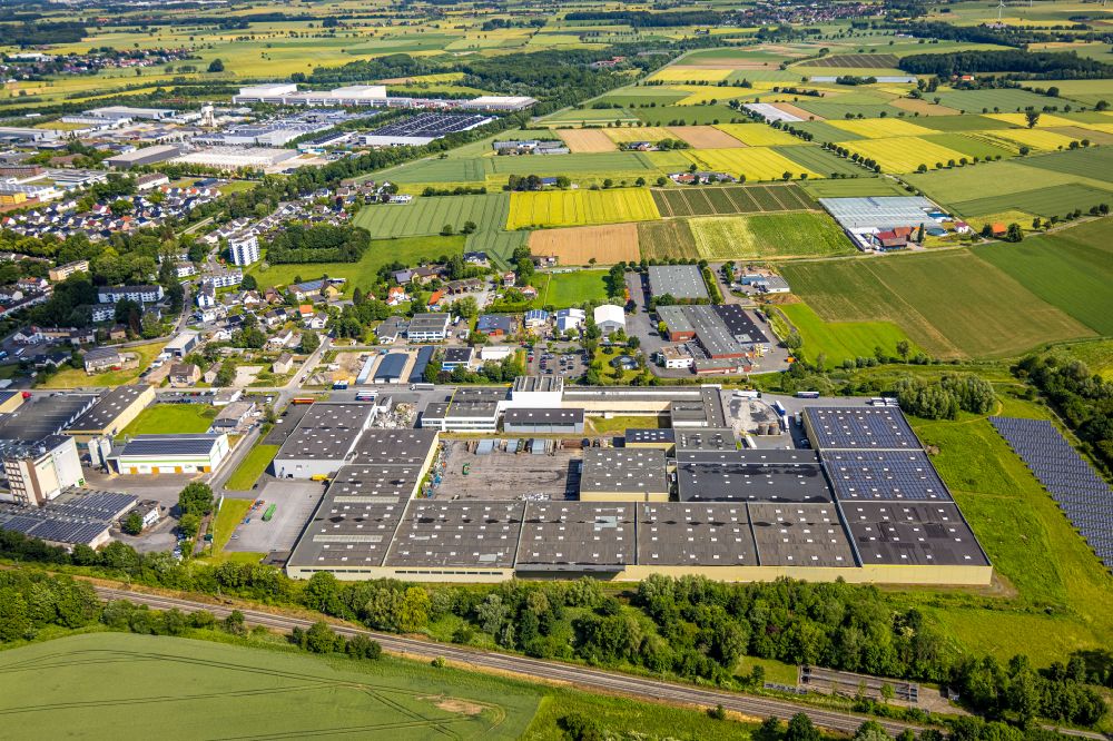 Werl from the bird's eye view: Building and production halls on the premises of KETTLER Holding GmbH Zur Mersch in the district Westoennen in Werl in the state North Rhine-Westphalia, Germany