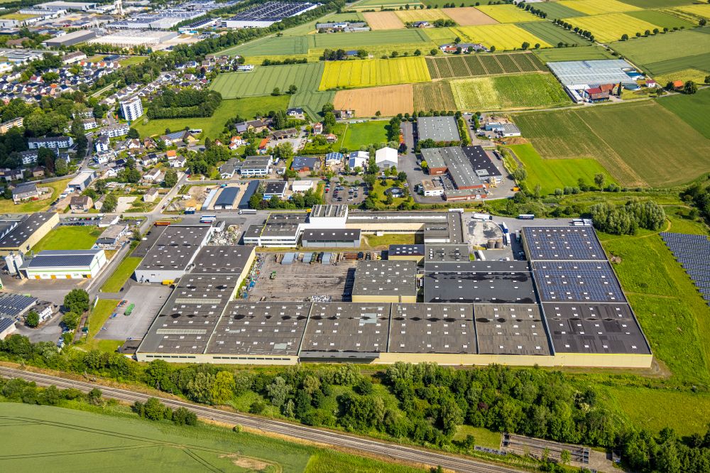 Aerial image Werl - Building and production halls on the premises of KETTLER Holding GmbH Zur Mersch in the district Westoennen in Werl in the state North Rhine-Westphalia, Germany