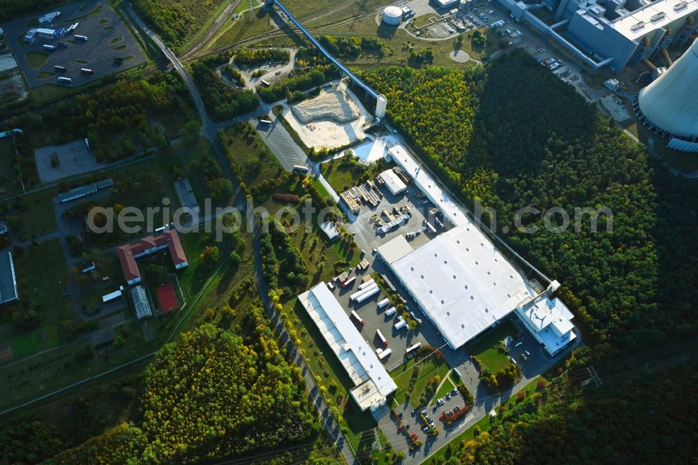 Aerial image Spremberg - Building and production halls on the premises of Knauf Deutsche Gipswerke KG on Neudorfer Weg in the district Trattendorf in Spremberg in the state Brandenburg, Germany