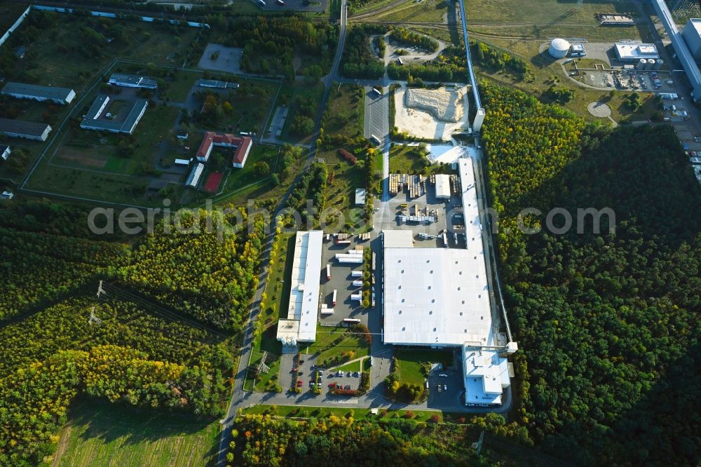 Aerial photograph Spremberg - Building and production halls on the premises of Knauf Deutsche Gipswerke KG on Neudorfer Weg in the district Trattendorf in Spremberg in the state Brandenburg, Germany
