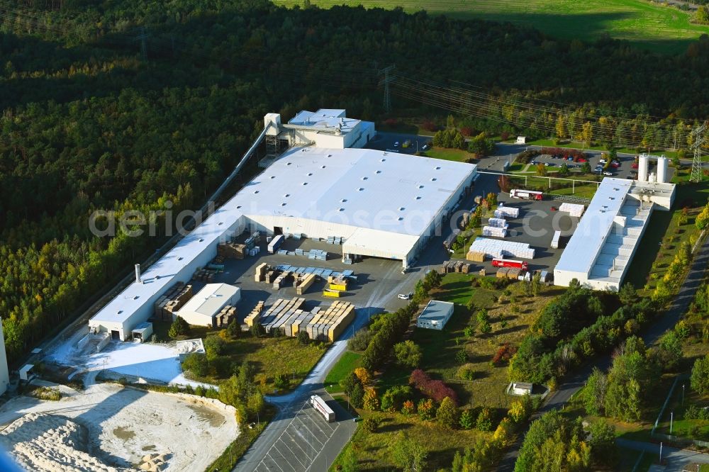 Aerial image Spremberg - Building and production halls on the premises of Knauf Deutsche Gipswerke KG on Neudorfer Weg in the district Trattendorf in Spremberg in the state Brandenburg, Germany