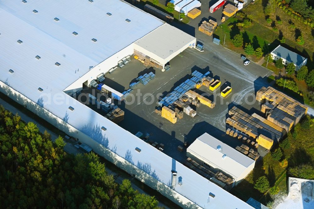 Spremberg from the bird's eye view: Building and production halls on the premises of Knauf Deutsche Gipswerke KG on Neudorfer Weg in the district Trattendorf in Spremberg in the state Brandenburg, Germany