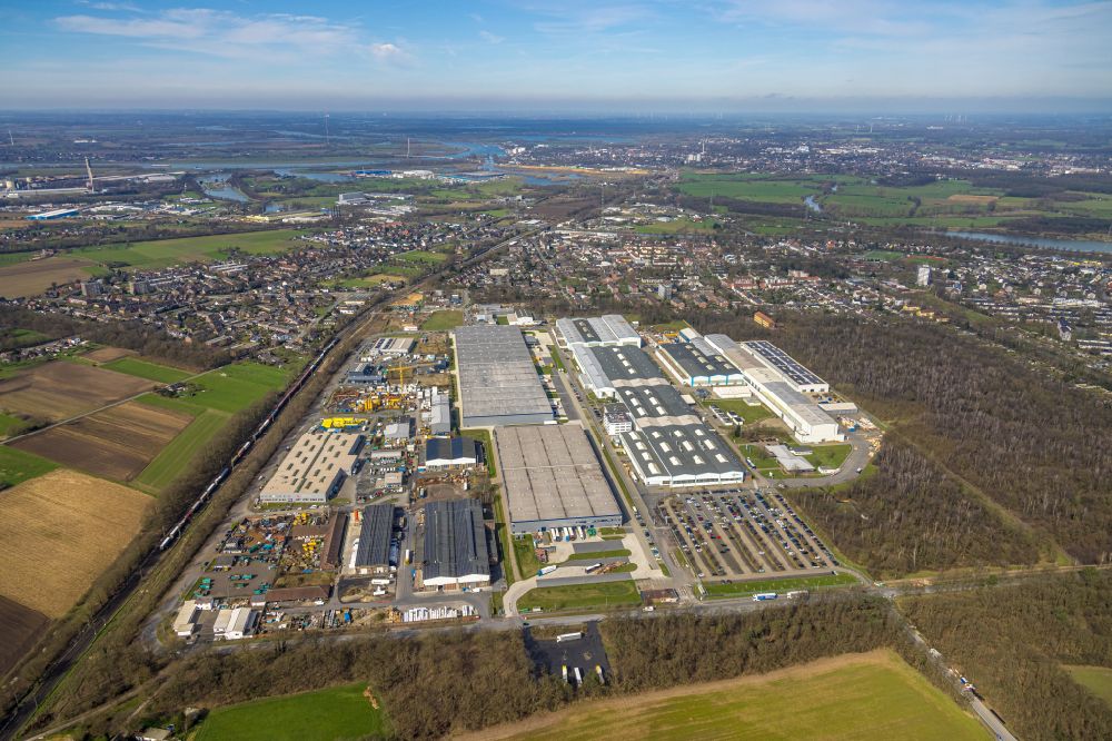 Aerial image Voerde (Niederrhein) - Building and production halls on the premises of Knauf Interfer SE Am Industriepark in the district Friedrichsfeld in Voerde (Niederrhein) in the state North Rhine-Westphalia