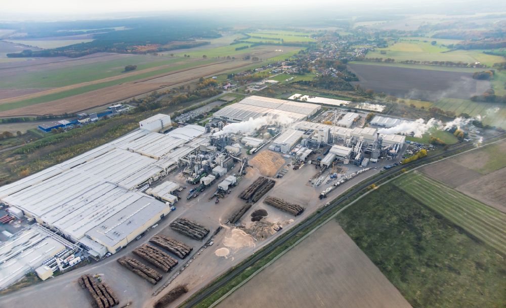 Heiligengrabe from the bird's eye view: Building and production halls on the premises of KRONOTEX GmbH in Heiligengrabe in the state Brandenburg, Germany