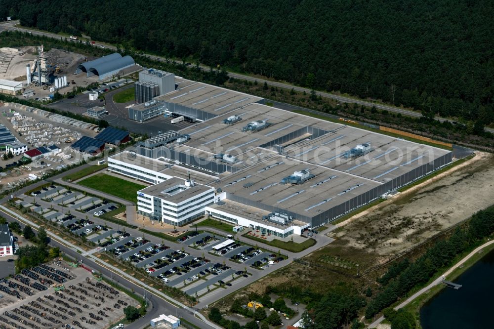 Roth from the bird's eye view: Building and production halls on the premises of the LEONI AG An of Laende in Roth in the state Bavaria, Germany