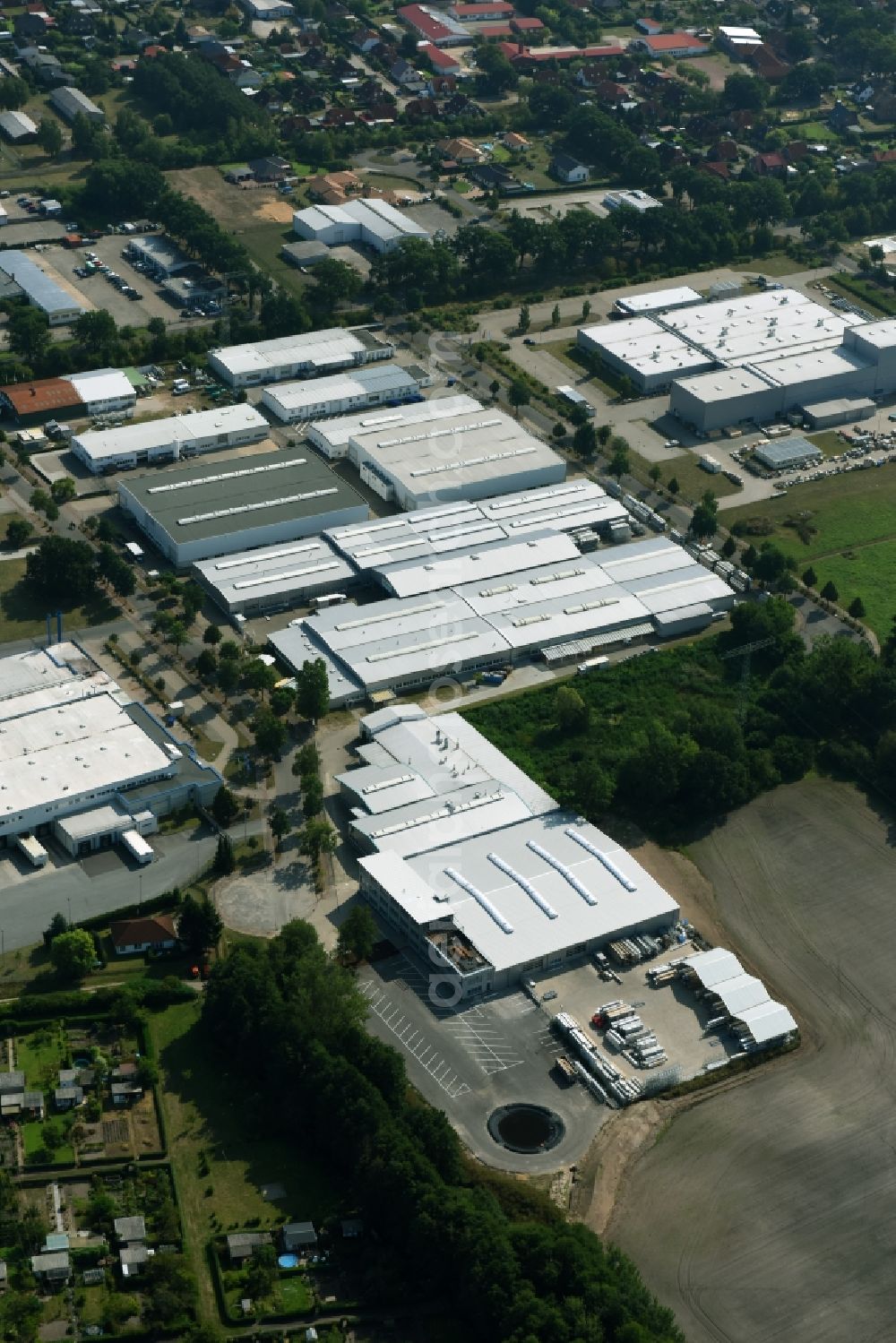 Aerial photograph Ludwigslust - Building and production halls on the premises of the Lewens Sonnenschutz-Systeme GmbH & Co. KG in Ludwigslust in the state Mecklenburg - Western Pomerania