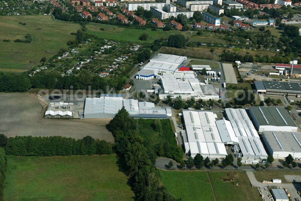 Aerial image Ludwigslust - Building and production halls on the premises of the Lewens Sonnenschutz-Systeme GmbH & Co. KG in Ludwigslust in the state Mecklenburg - Western Pomerania