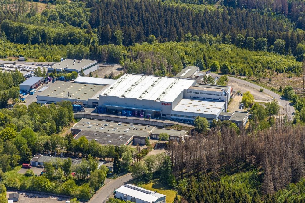 Meinerzhagen from above - Building and production halls on the premises of Lydall Gerhardi GmbH & Co. KG and of HARDY Industriewerkzeuge und Anlagen GmbH Auf der Koppel in Meinerzhagen in the state North Rhine-Westphalia, Germany