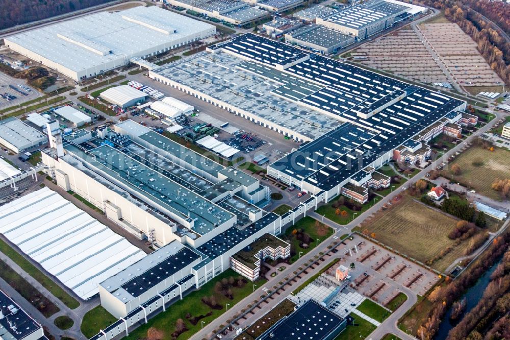 Aerial photograph Rastatt - Building and production halls on the premises of Mercedes Benz factory Rastatt in Rastatt in the state Baden-Wuerttemberg, Germany
