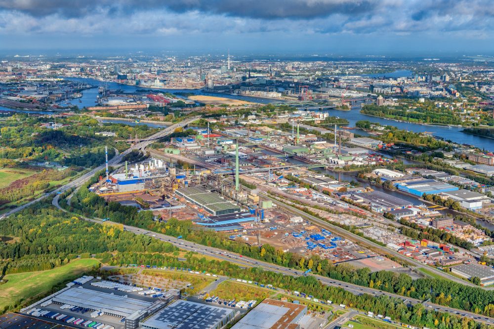 Hamburg from the bird's eye view: Aurubis copper works and production halls on the factory premises on the Mueggenburg main dike Peute in Hamburg, Germany