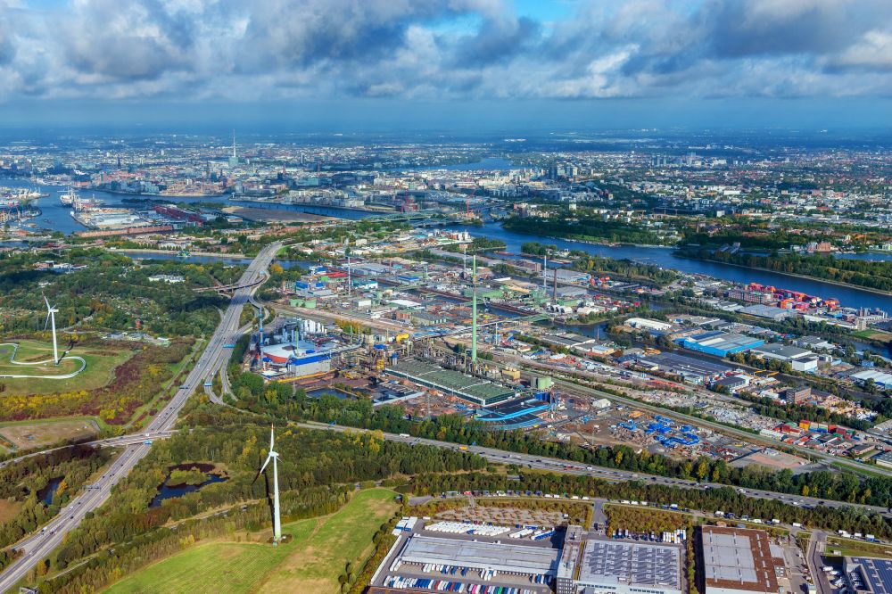 Hamburg from the bird's eye view: Aurubis copper works and production halls on the factory premises on the Mueggenburg main dike Peute in Hamburg, Germany